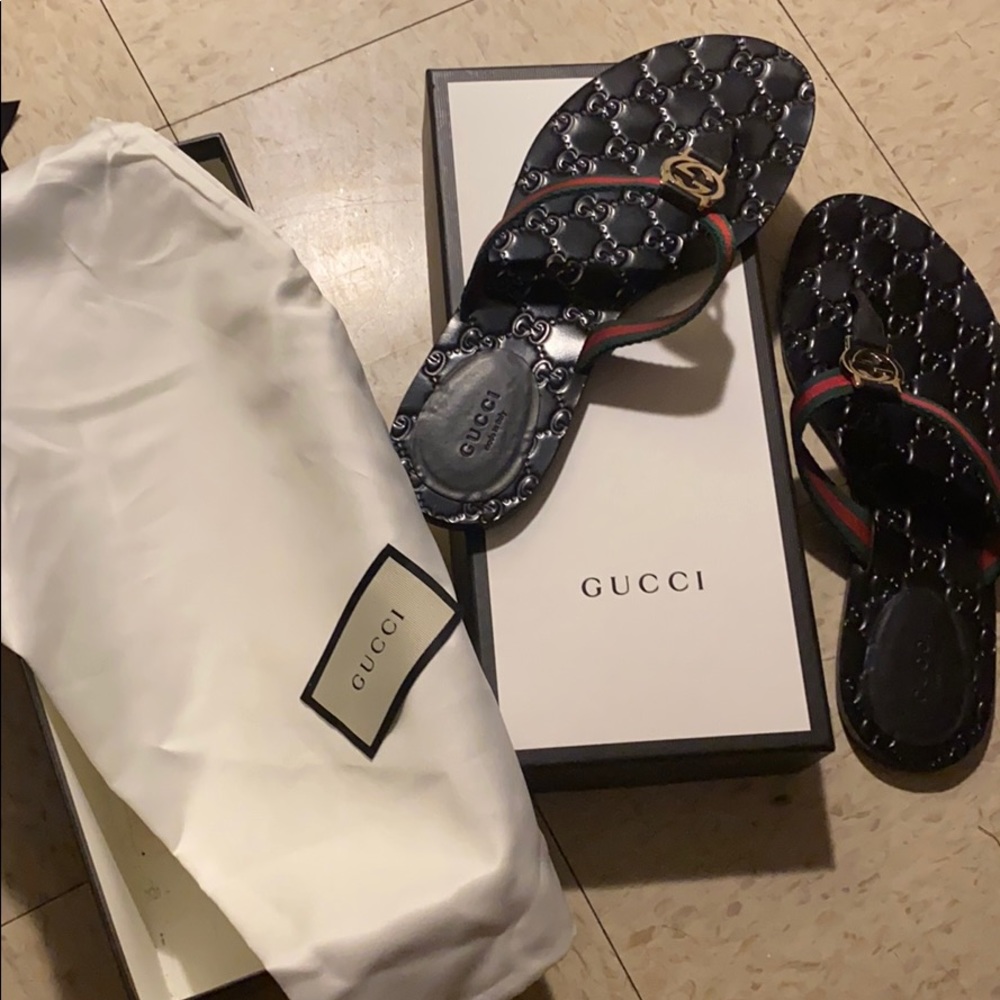 Gucci thong sandals 40.5